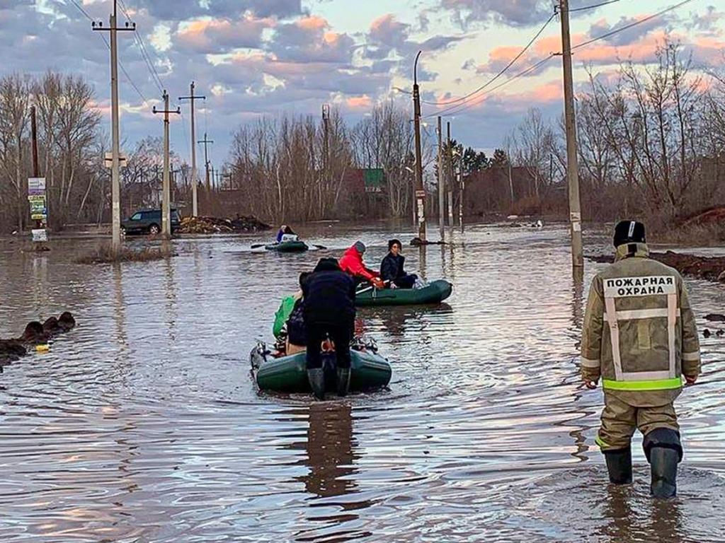 Повече от 10 400 домове в Русия са наводнени съобщи