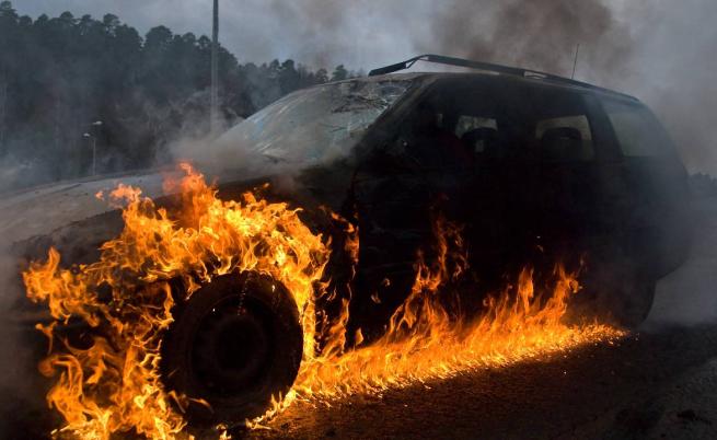 Автомобил пламна на АМ 