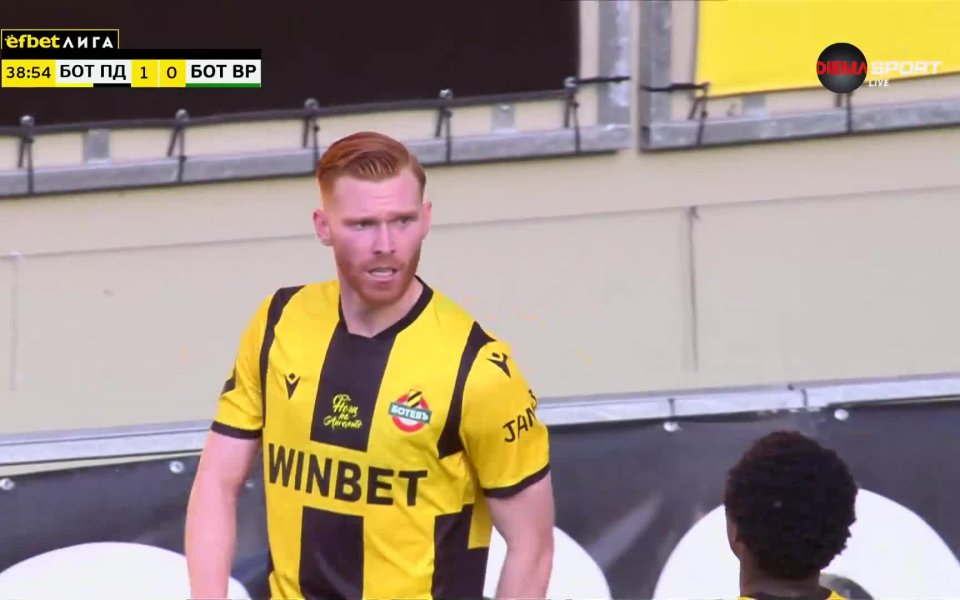 В 39-ата минута Ботев Пловдив поведе чрез Дилан Мартенс. Нидерландецът