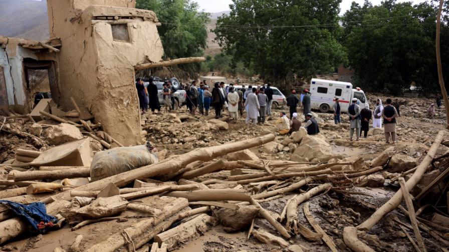 <p>Опустошителни наводнения в Афганистан, има много жертви и ранени (СНИМКИ)</p>
