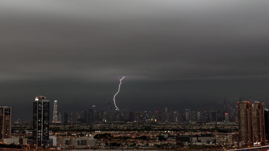 "Засяването" на облаци ли причини водния апокалипсис в Дубай