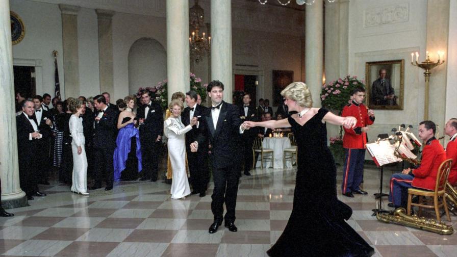 Роклята, с която принцеса Даяна се впусна в легендарния танц с Джон Траволта на парти в Белия дом през 1985 г.