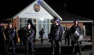 Обвиниха в тероризъм 16-годишния, намушкал епископ в Сидни