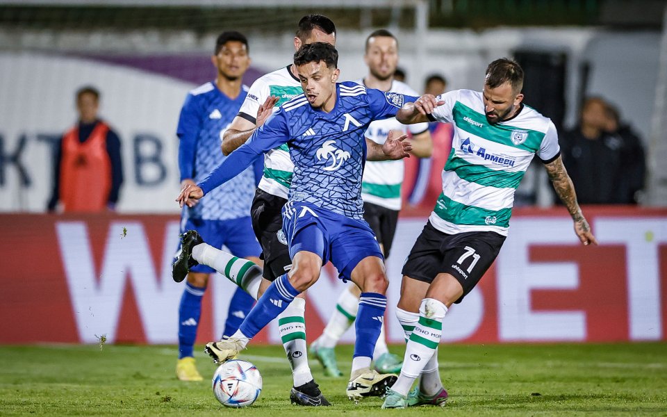 Турският елитен Фатих Карагюмрюк е изпратил оферта за един от