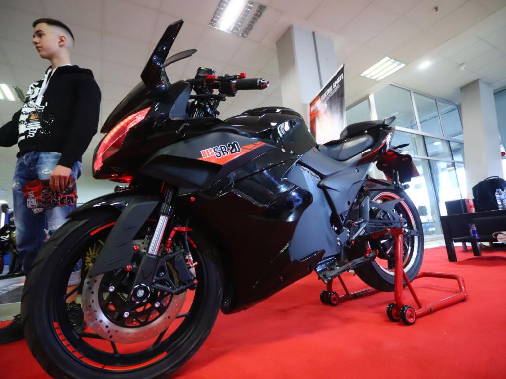 Българска фирма създаде електрически мотоциклет с най голямата батерия който дава