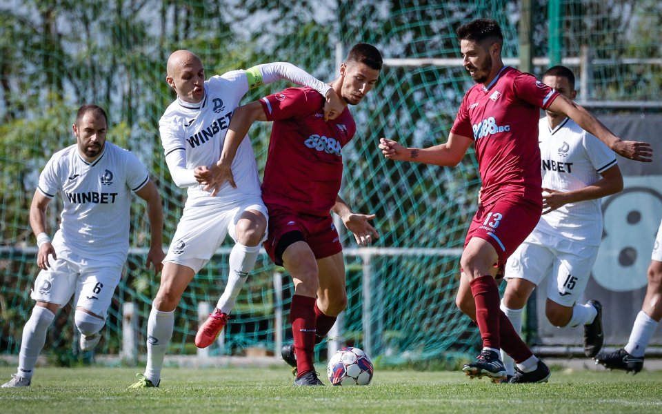 Септември и Дунав Русе играят при резултат 1:2 в двубой от 29-ия