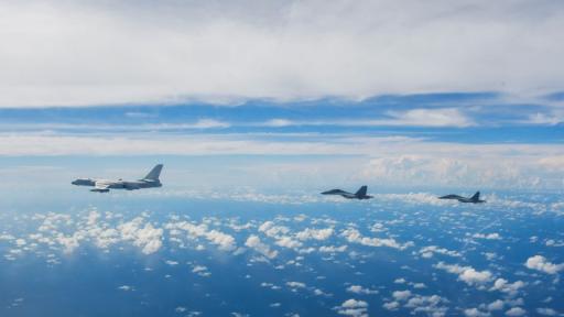 Учение на китайски бойни самолети в близост до Тайван