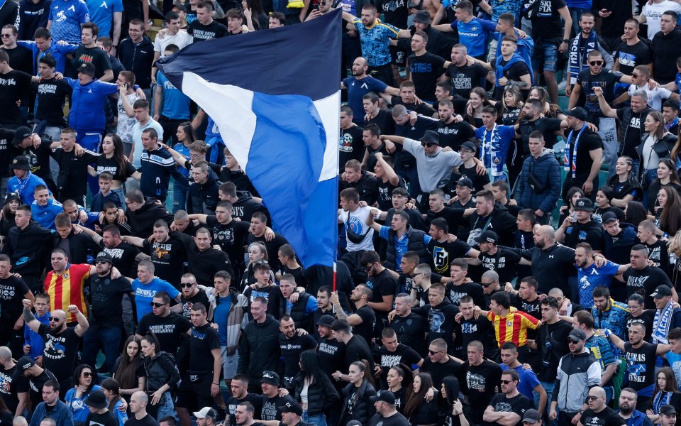 Първият ден на месец май срещна сериозно напрежение в Левски.