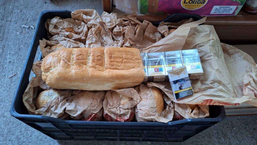 Митничари намериха над 3000 кутии с цигари, скрити в хляб (СНИМКА)