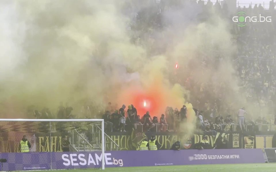 Феновете на Ботев Пловдив продължиха мощно да подкрепят любимия си