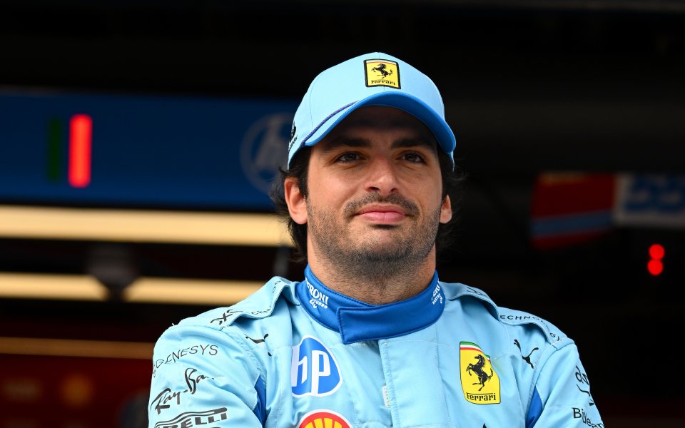 Пилотът на Ферари Карлос Сайнц е отхвърлил предложение от Audi