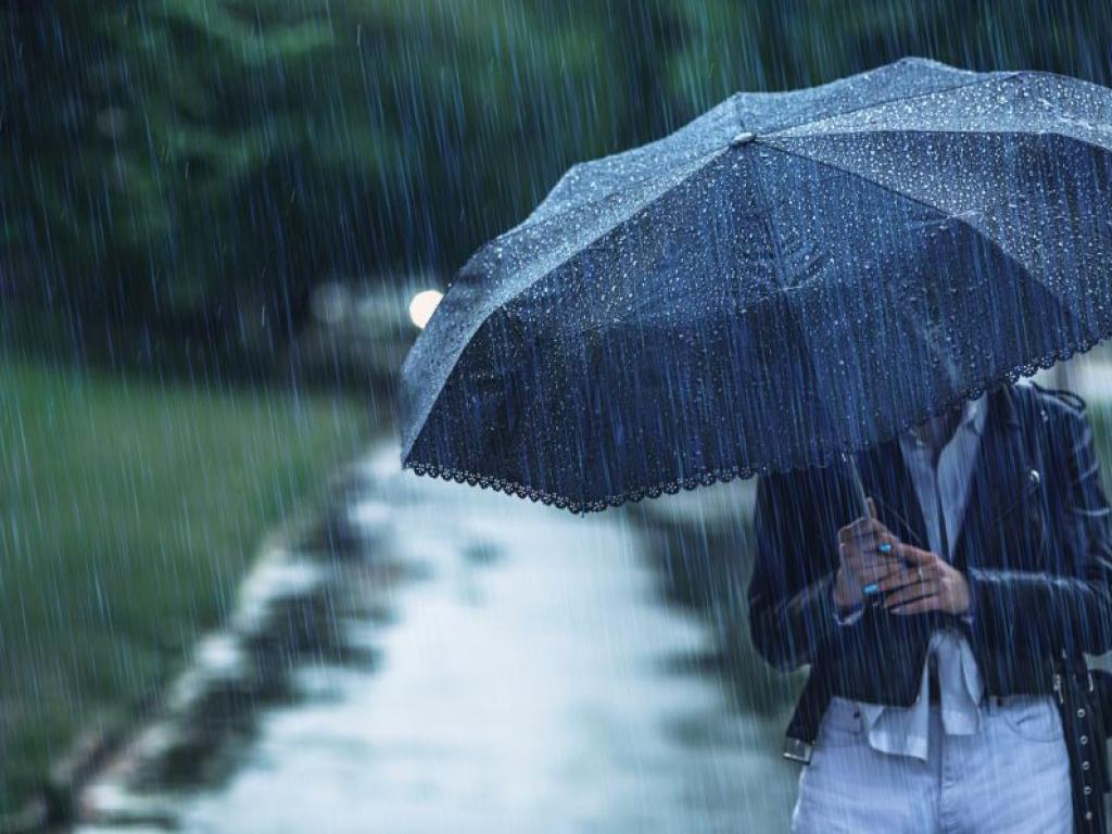 Жълт предупредителен код за значителни валежи е обявен за събота