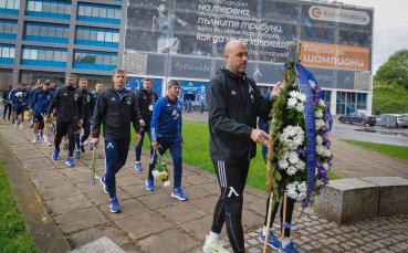 Левски поднесе венци и цветя пред паметника на Гунди, Сираков и Боримиров не присъстваха