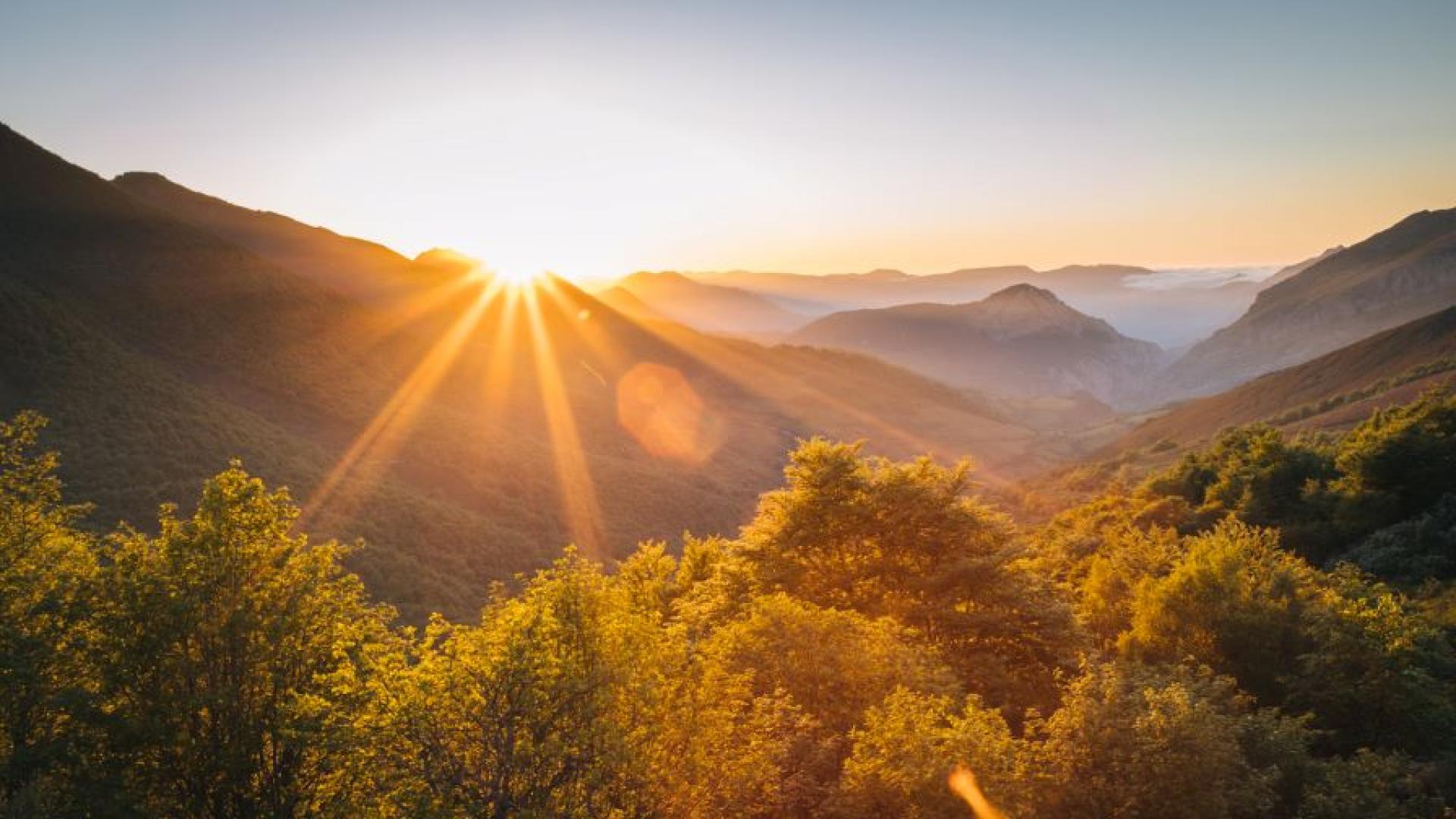 Времето в понеделник ще бъде предимно слънчево Около и следобед