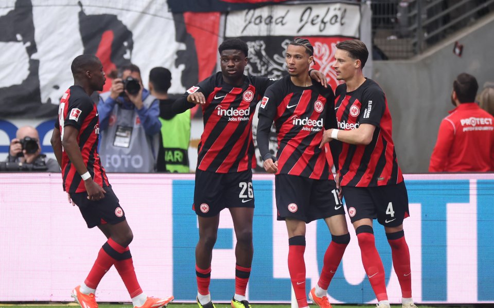 Байер Леверкузен се наложи с 5:1 в гостуването си на