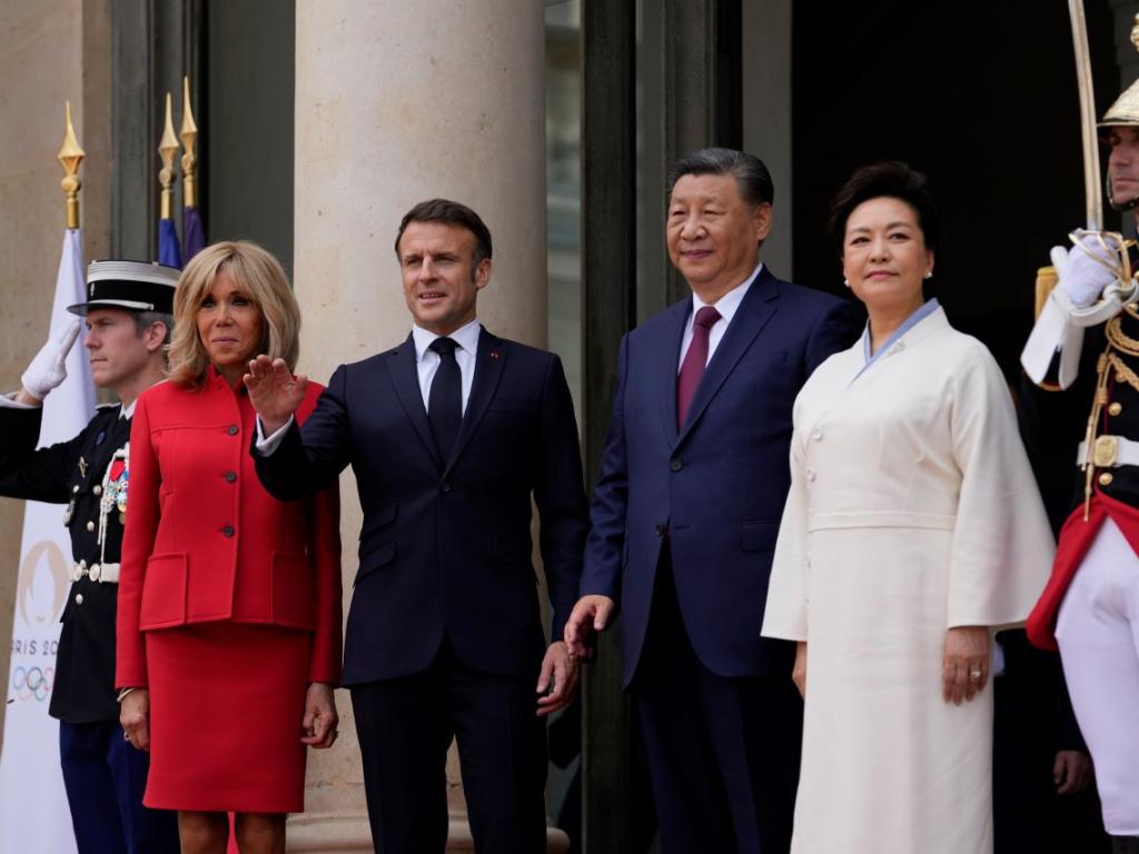 Френският президент Еманюел Макрон кани китайския си колега Си Цзинпин