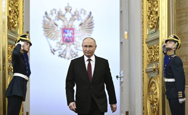 Путин уволни транспортния министър след парализиране на въздушния трафик от украински атаки с дронове