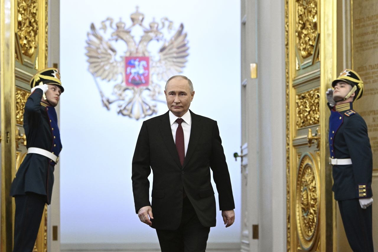 Путин уволни транспортния министър след парализиране на въздушния трафик от украински атаки с дронове