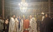 Десетки миряни отново се събраха в Роженския манастир на третия ден от Великден, когато се чества чудотворната икона "Света Богородица – Вратарница"