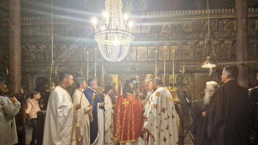 Десетки миряни отново се събраха в Роженския манастир на третия ден от Великден, когато се чества чудотворната икона "Света Богородица – Вратарница"