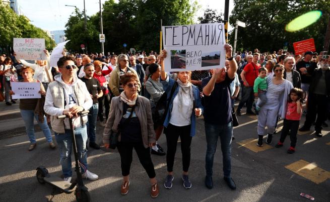 Протест срещу новата организация на движение блокира центъра на София