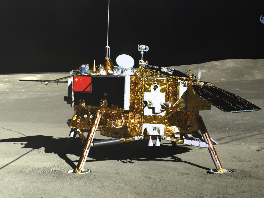 Модулът на китайска лунна сонда Chang e 6 успешно излетя