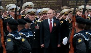 „За Русия! За победата! Ура!“: Путин с реч на Червения площад