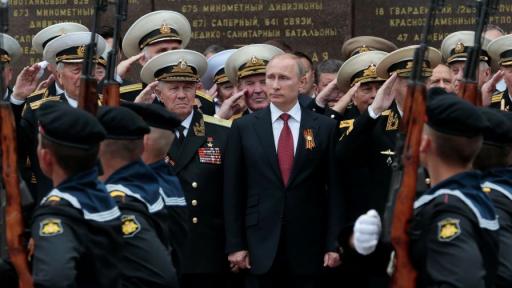 „За Русия! За победата! Ура!“: Путин с реч на Червения площад