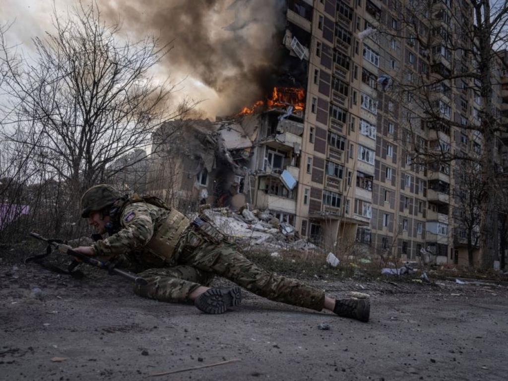 Продължават ожесточените боеве в Харковска област в Североизточна Украйна, където