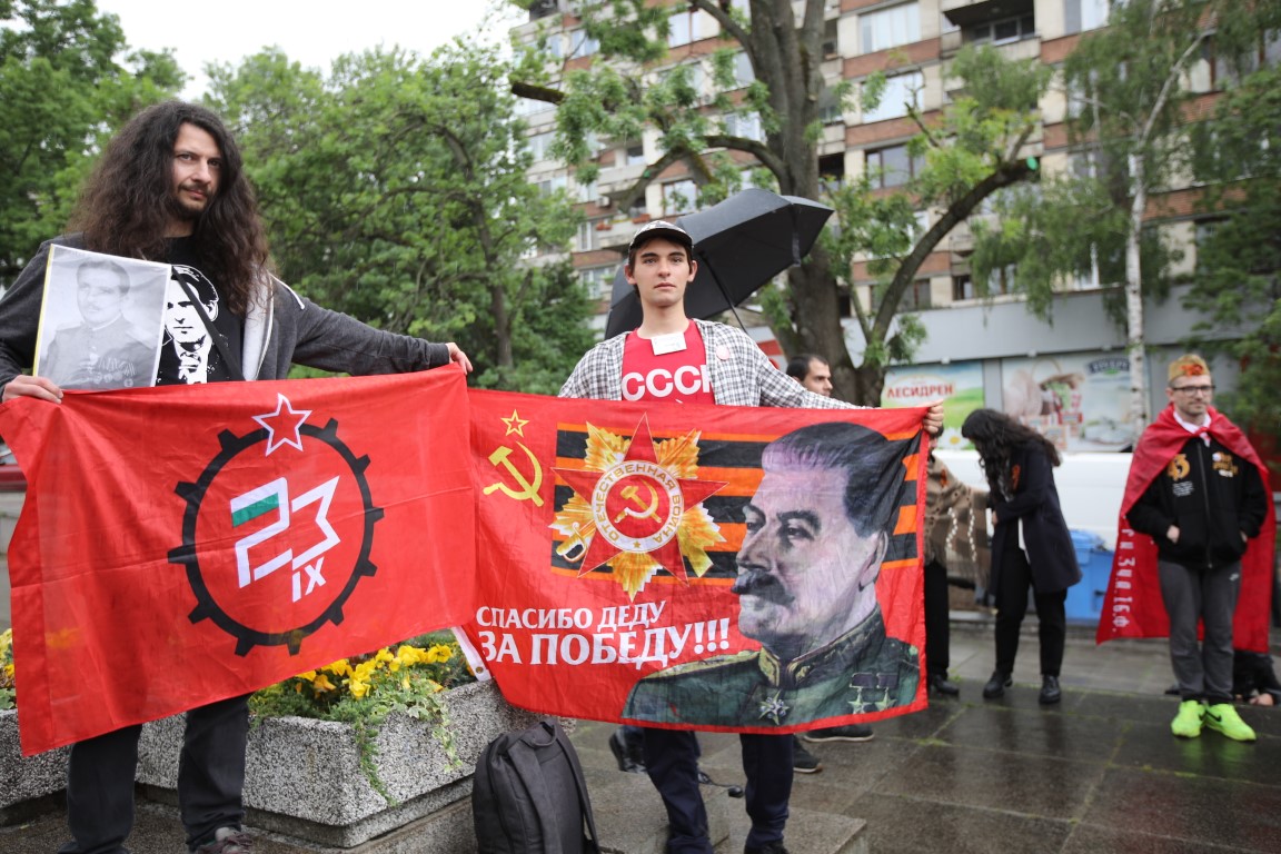 <p>Честване на Деня на победата пред &quot;Паметник на съветския войн - костница на загиналите в Отечествената война&quot;.</p>