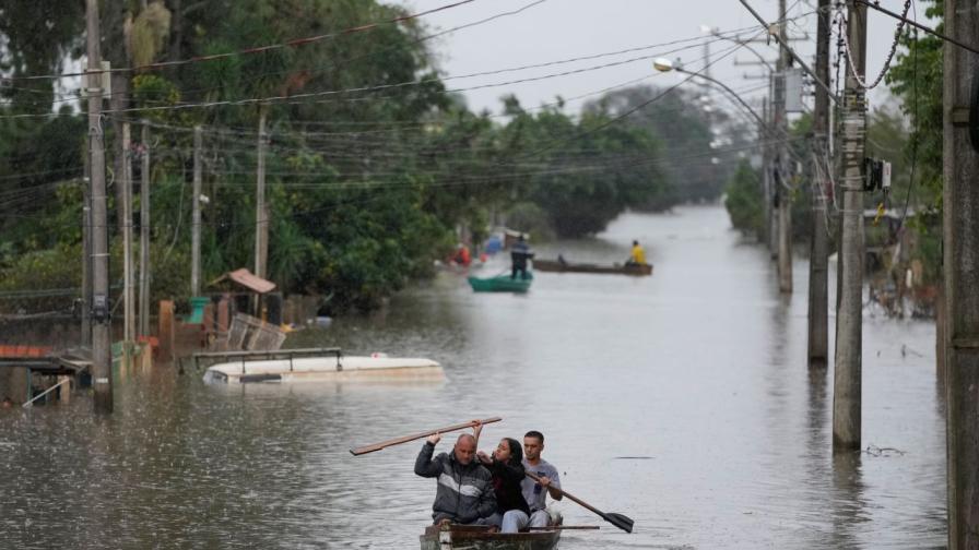 <p>Нова серия от проливни дъждове в Бразилия, стотици хора са в неизвестност (СНИМКИ/ВИДЕО)</p>