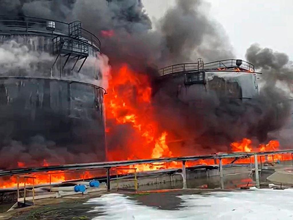 Среднощна украинска атака с дрон предизвика пожар в петролна рафинерия