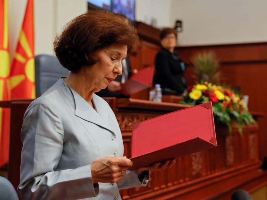 Скандал беляза клетвата на новоизбрания президент на Северна Македония. Гордана Силяновска-Давкова
