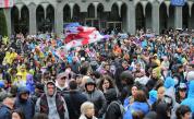 Спорният закон в Грузия: Бой в парламента и нови сблъсъци между протестиращи и полиция