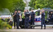 Стотици полицаи издирват Мухата, Франция обяви 