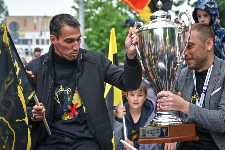 Ботев показа купата по улиците на Пловдив1