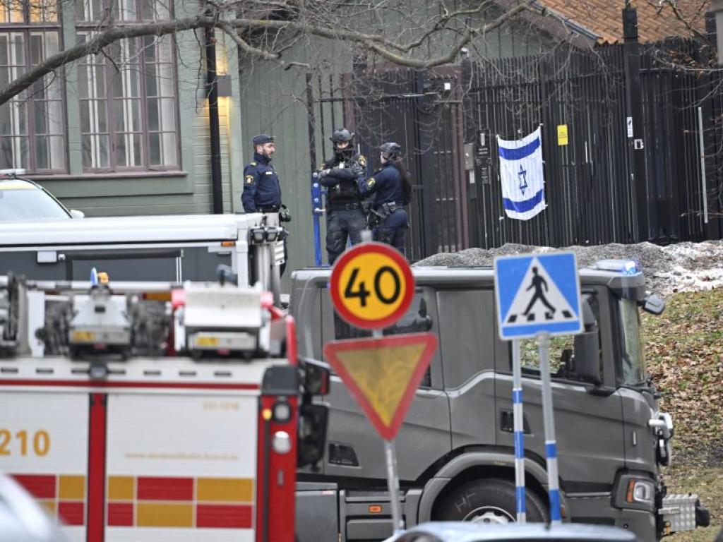 Шведската полиция е задържала няколко души и е отцепила голям
