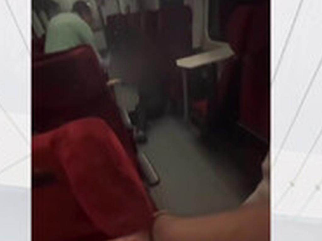 Пътник е нападнал с юмруци кондуктор в бързия влак от
