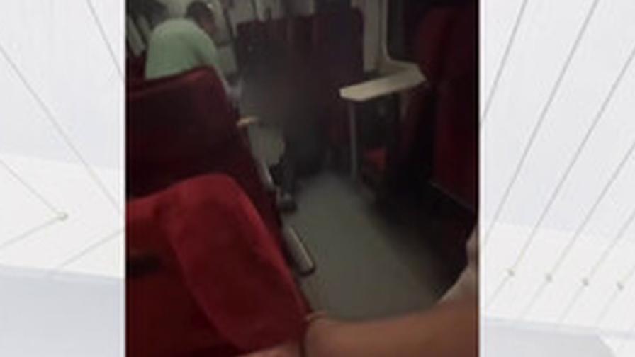 "Ще ти счупя ребрата": Пътник нападна с юмруци кондуктор във влака (ВИДЕО)