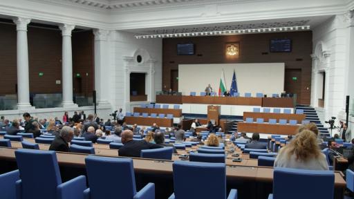 Извънредното заседание на парламента не събра кворум
