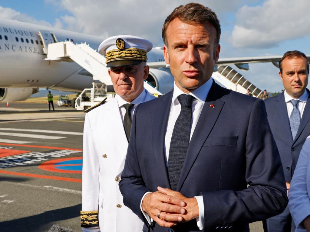 Френският президент Еманюел Макрон обяви днес че спира планираната избирателна