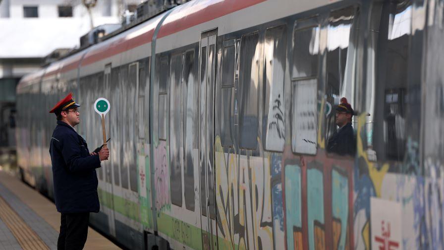 Софтуерен проблем на Централна гара в София доведе до закъснения и отмяна на влакове