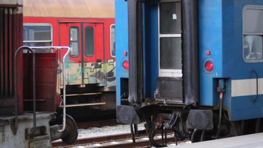 Пътнически влак и локомотив се удариха на Централна гара в София