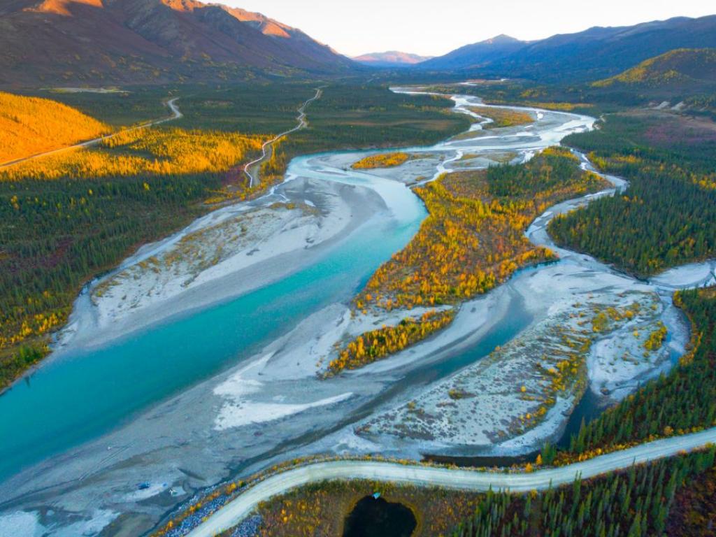 Според ново проучване реките и потоците в Аляска променят цвета