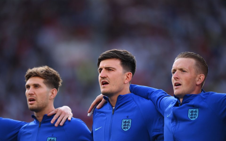 Защитниците Люк Шоу и Хари Магуайър от носителя на ФА