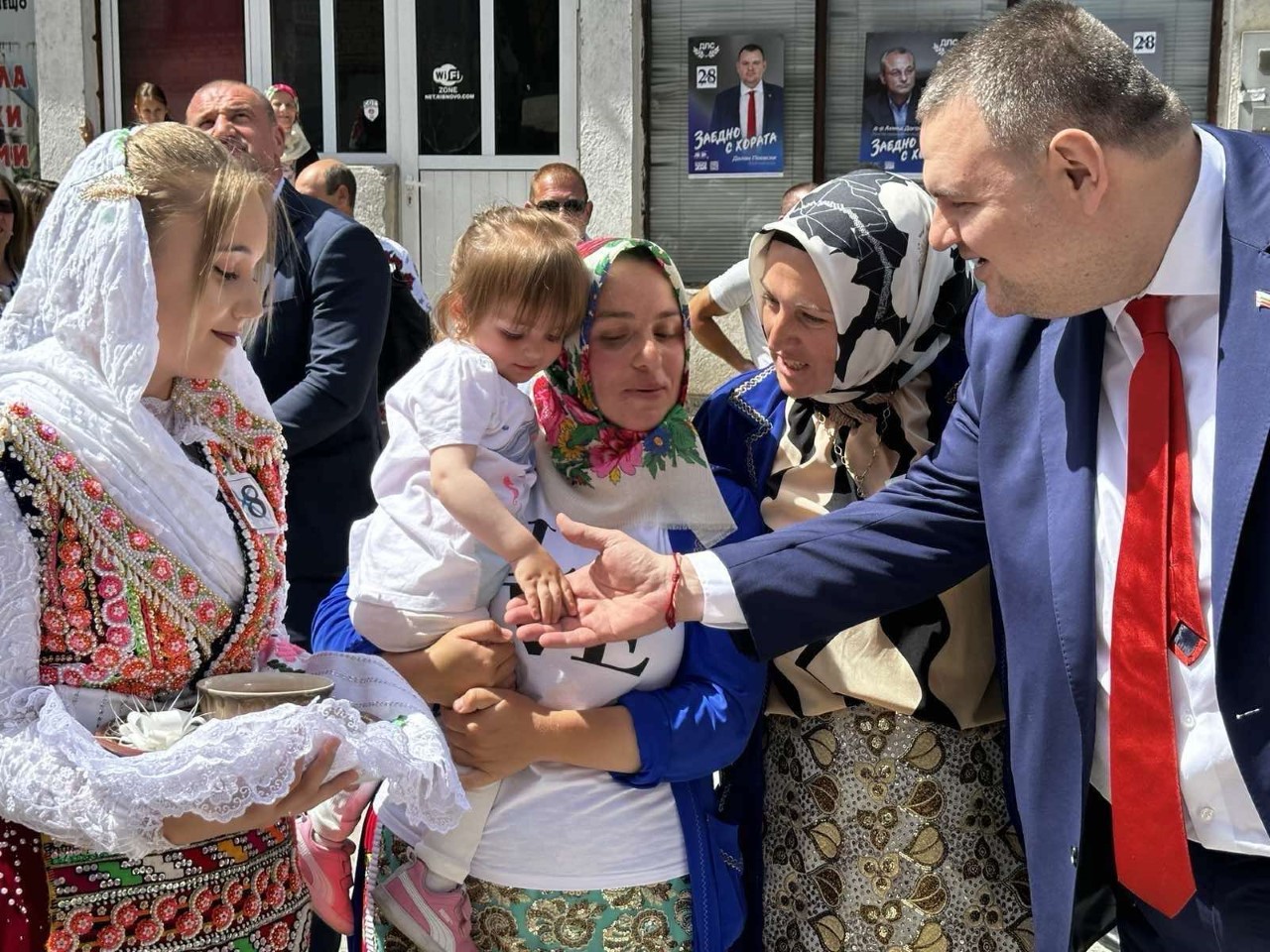 Делян Пеевски, председател на ДПС и водач на листата на ДПС в Благоевград, посети Рибново