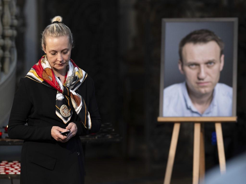 Повече от стотина привърженици на покойния руски опозиционер Алексей Навални