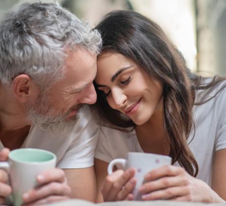 Романтичните двойки с голяма разлика във възрастта често повдигат вежди