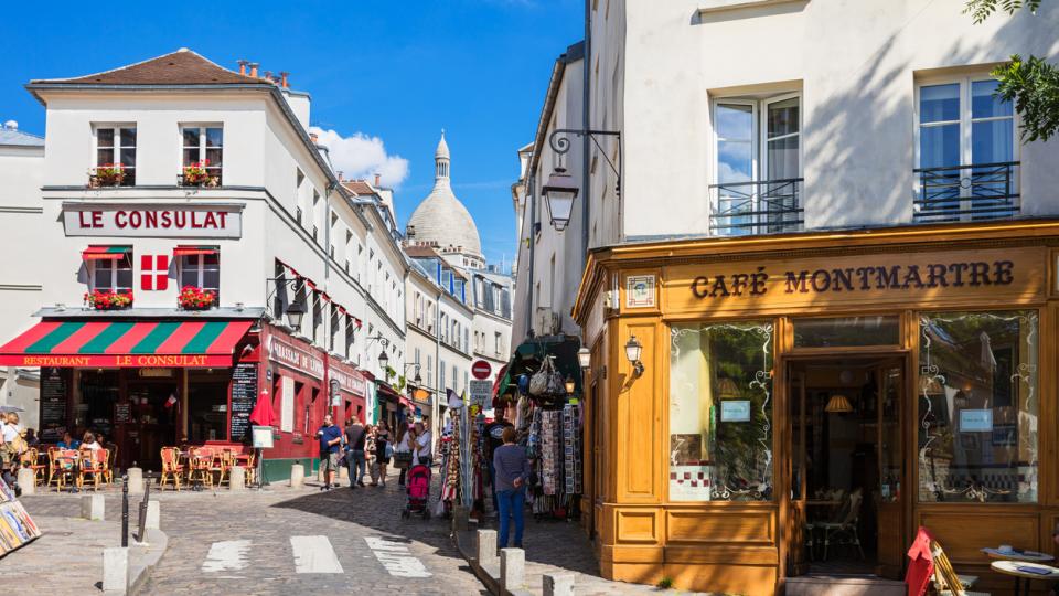 Със своите калдъръмени улици, зашеметяваща базилика, художници, бистра ... Монмартър е