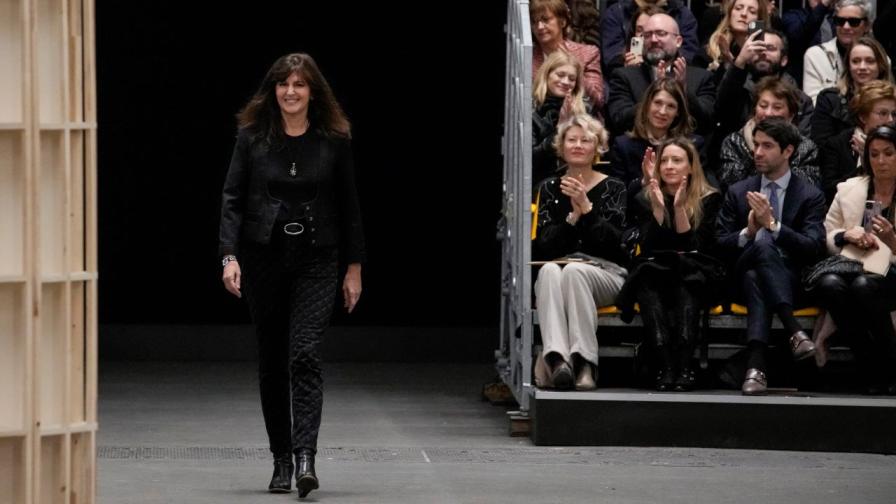 Спекулации в света на модата: Защо Виржини Виар се оттегли от "Шанел"